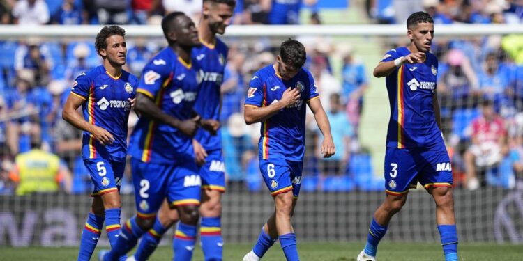 El Getafe baja de la nube al Oviedo (2-0)