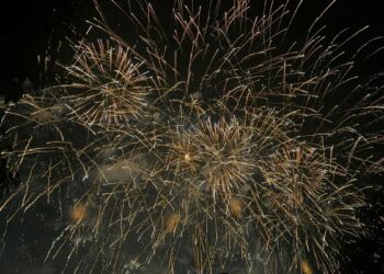 Majadahonda lanza una guía para que las personas TEA puedan disfrutar de los fuegos artificiales