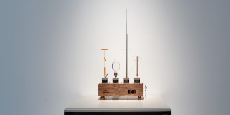 Las cajas de música posmodernas de Koka Nikoladze inauguran Movimiento 37, el nuevo espacio artístico de SOLO CSV