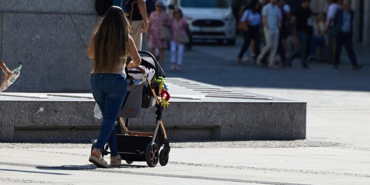 Padres por gestación subrogada y feministas contra los ‘vientres de alquiler’ chocan este sábado en Madrid