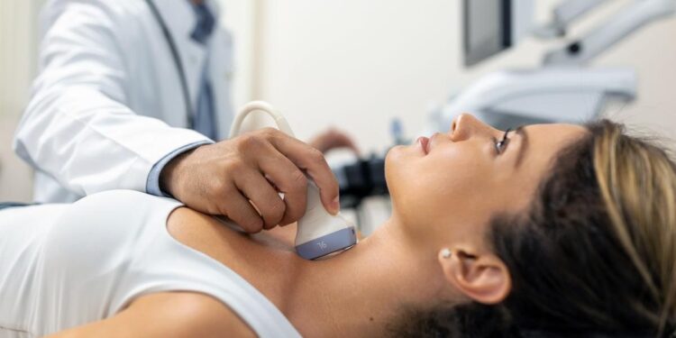 A partir de los 40 años se disparan los problemas de tiroides: ¿se pueden evitar? ¿Cómo?