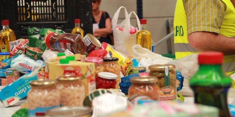 El Banco de Alimentos busca 7.000 voluntarios en Madrid para la gran recogida de noviembre: así te puedes apuntar