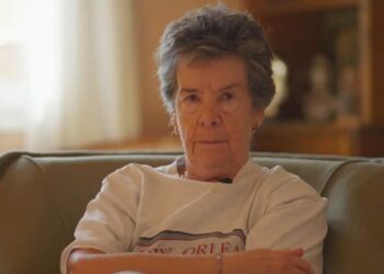 El desahucio de Maricarmen tras siete décadas en la misma casa moviliza a los vecinos de Sainz de Baranda: ‘Me niego a irme, voy a luchar’