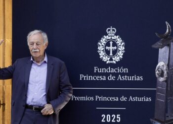 VÍDEO: Así fue la llegada de Eduardo Mendoza, Premio Princesa de Asturias de las Letras 2025: ‘Estoy en casa’