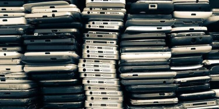 Madrid subasta más de 500 dispositivos electrónicos de la Oficina de Objetos Perdidos: estos son los pasos para hacerte con uno de ellos