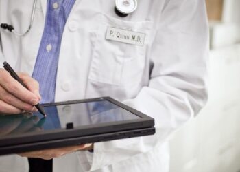 La satisfacción con la sanidad madrileña alcanza su nivel más alto en cuatro años, según un estudio de Ipsos