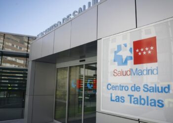 Los madrileños podrán pedir y anular citas en su centro de salud por WhatsApp a partir de 2026