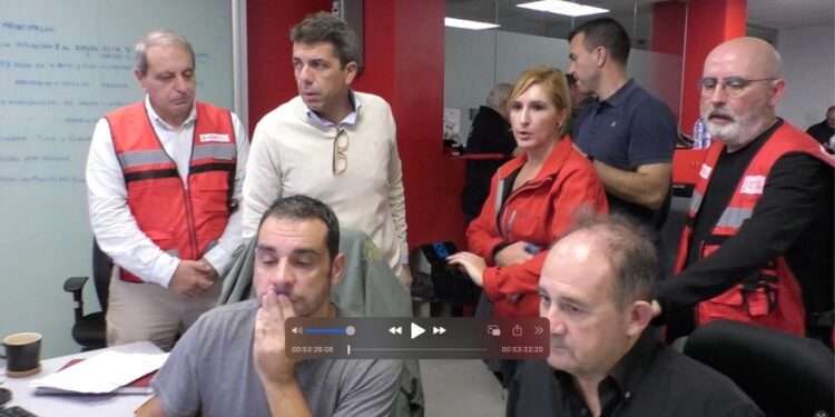 Salomé Pradas en el Cecopi: ‘Antes de enviar el siguiente mensaje quiero verlo’