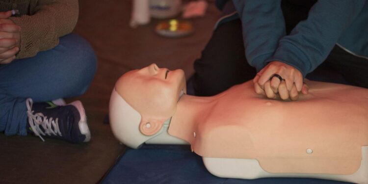 El Hospital Infantil Niño Jesús acoge este lunes un curso gratuito de primeros auxilios dirigido a padres