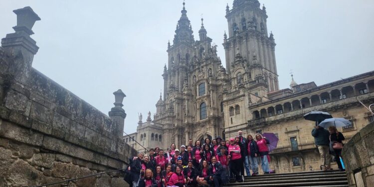 Un camino de Santiago para parar los pies al cáncer de mama: ‘Cada paso está cargado de emoción y fortaleza’