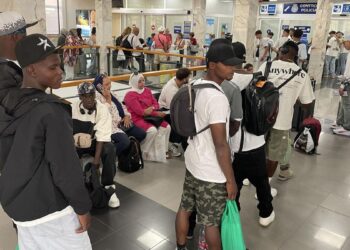 La Asamblea de Madrid insta al Gobierno a promover la repatriación de los menores migrantes no acompañados