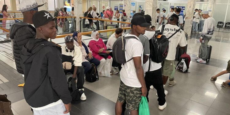 La Asamblea de Madrid insta al Gobierno a promover la repatriación de los menores migrantes no acompañados