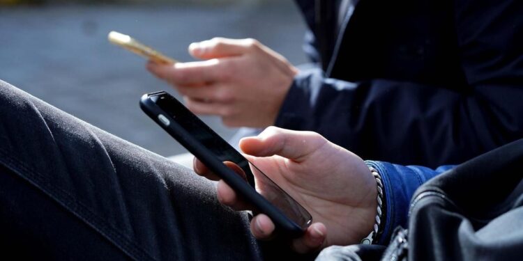 Móstoles abre una escuela de familias para evitar conductas adictivas en adolescentes