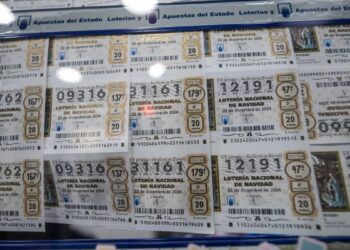 Detenida en Puente de Vallecas una mujer que estafó a una administración de loterías comprando 500 décimos