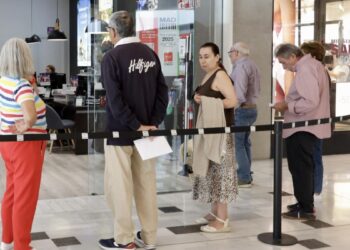 Comienza la batalla de los jubilados madrileños por conseguir un viaje del Imserso: ‘Si quieres un hotel de lujo, lo tienes que pagar’