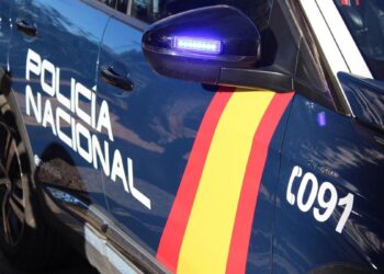 Un atracador asalta a una mujer tras sacar dinero en Móstoles y dispara contra el hijo que intentaba evitarlo