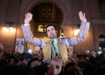 Adiós a un torero histórico: Madrid saca por la puerta grande a Morante en su última tarde