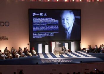 VÍDEO: Así fue el encuentro con clubles de lectura con Eduardo Mendoza, premio Princesa de Asturias de las Letras 2025