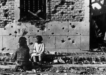 El archivo personal de Robert Capa: las fotografías de la Guerra Civil que sacaron los colores a España en el mundo