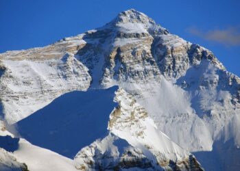 Descubren que el monte Everest sigue aumentando de altura cada año y por qué
