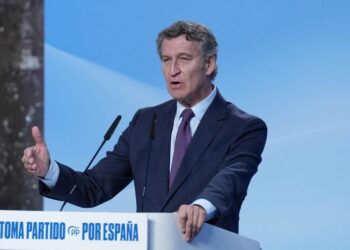 Feijóo: “No tiene ningún sentido que medio millón de inmigrantes vivan sin trabajar, sin cotizar y sin intención de hacerlo”