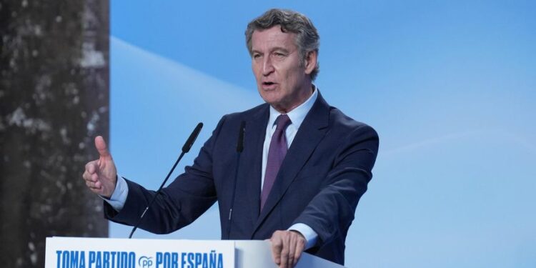 Feijóo: “No tiene ningún sentido que medio millón de inmigrantes vivan sin trabajar, sin cotizar y sin intención de hacerlo”