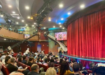 De incógnito en ‘La Revuelta’, el programa de Broncano que rivaliza con ‘El Hormiguero’: ‘Lo que pasa aquí se queda aquí’