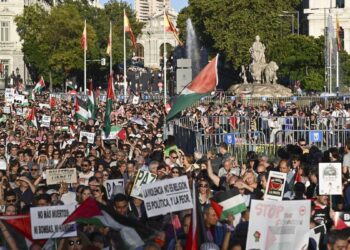Miles de personas claman en Madrid por la paz en Gaza y piden un ‘boicot a Israel’: ‘Basta ya de complicidad’