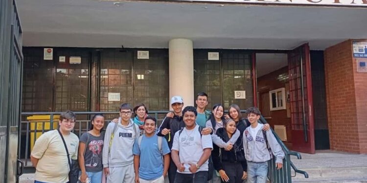 Fin a 15 años sin viaje de fin de curso: un profesor lanza un crowdfunding y cumple el sueño de los humildes de Vallecas