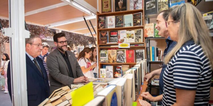Alcalá de Henares celebra la XXXIX Feria del Libro Antiguo y de Ocasión con 20 estands y 10 librerías