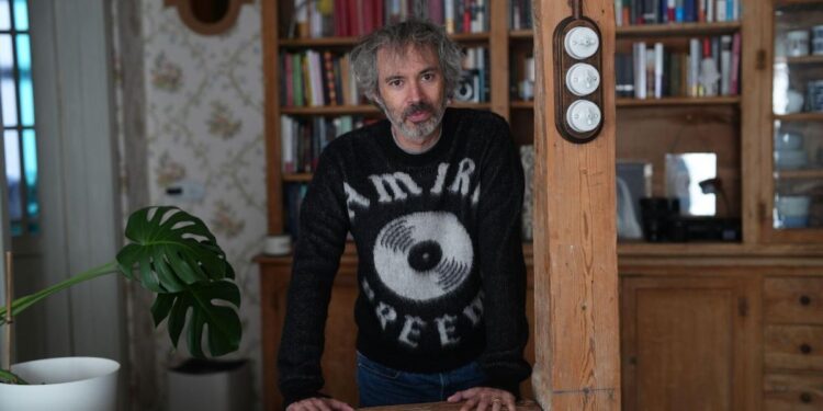 James Rhodes, pianista y escritor: ‘Las salas de concierto son como el último refugio’