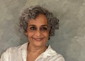Arundhati Roy, escritora y activista: ‘¿Podría haberse cometido el genocidio de Gaza sin el dinero de Europa y América? Esa es la pregunta: quién es el responsable’