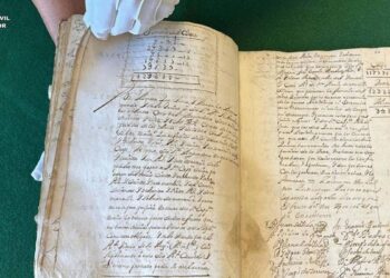 La Guardia Civil recupera en Madrid un libro de cuentas del siglo XVIII desaparecido hace un siglo de una parroquia de La Rioja