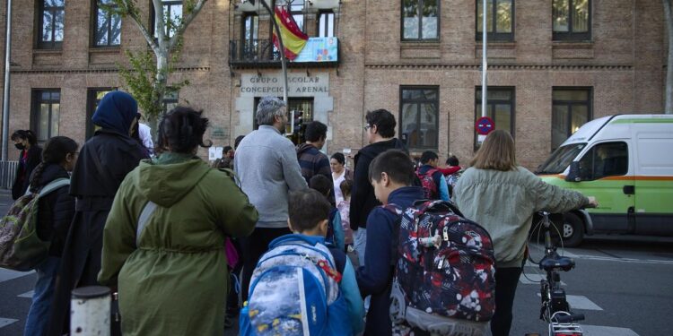 Una veintena de colegios públicos de Madrid pide sumarse a impartir 1º y 2º de la ESO desde el próximo curso