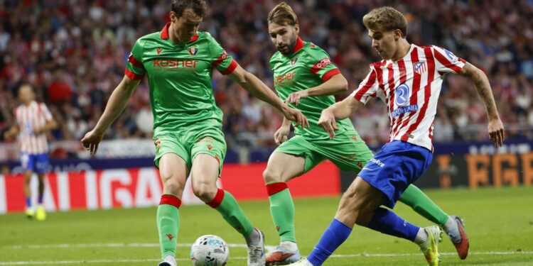 El Atlético amarra una sufrida victoria ante Osasuna en el Metropolitano