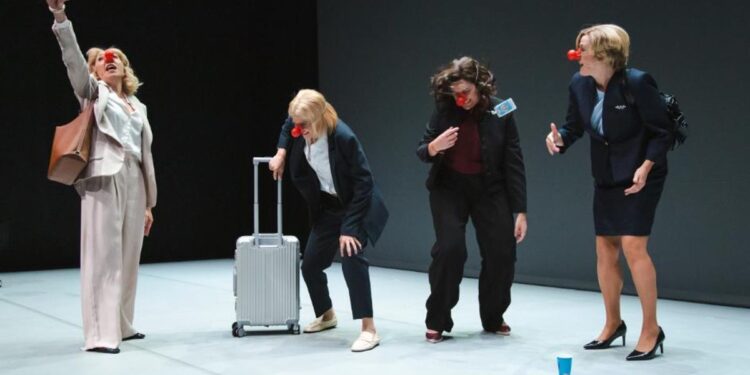 ‘Risa caníbal’, de Las Huecas: un ‘Ángel exterminador’ con cuatro fascistas atrapadas en un teatro