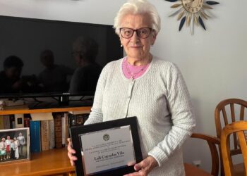 Lali tiene 100 años, una salud envidiable y los médicos le dicen que sus análisis son para enmarcarlos: ‘Me caducan las pastillas’