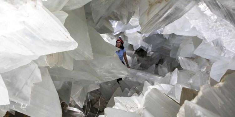 Así es la mayor cueva del mundo forrada de cristales, y está en España