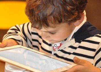 Centros católicos recurren el decreto de Madrid que prohíbe ‘tablets’ en Infantil y Primaria