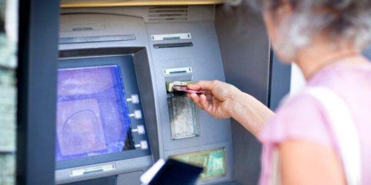 Madrid pretende ser en 2026 la primera comunidad de España con cajeros automáticos en todos los municipios