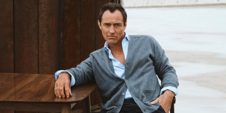 Emidio Tucci presenta su nueva campaña otoño-invierno 2025 con Jude Law: elegancia atemporal y sofisticación cotidiana