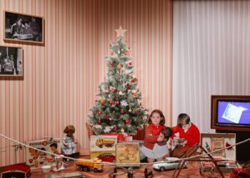 De la Mariquita Pérez al Scalextric y a los grandes bazares de otra época: el Madrid más juguetero se expone en Delicias