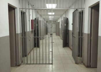 Dos funcionarios heridos tras una ‘brutal agresión’ en los calabozos de Plaza de Castilla