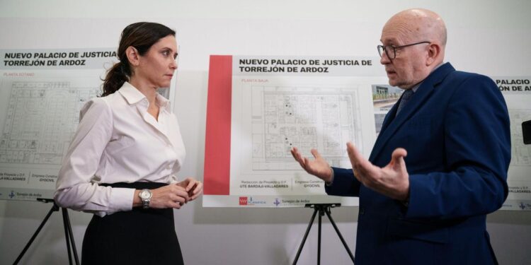 Ayuso, tras el descarrilamiento: ‘La única vía de comunicación con el ministro de Transporte es Twitter’