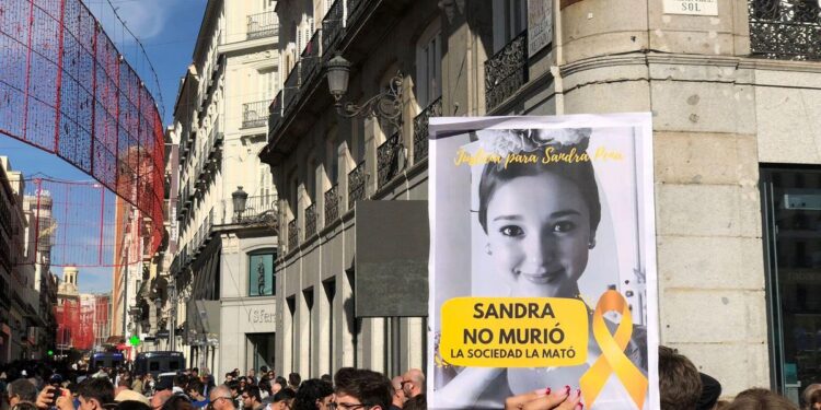 Los estudiantes estallan en Madrid por el suicidio de Sandra Peña: ‘Colegio culpable y sistema responsable’