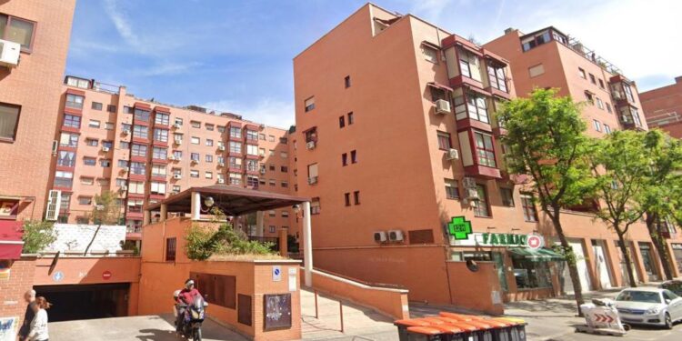 Un hombre atrincherado, el gas abierto y 14 antidisturbios hospitalizados: Usera roza la tragedia