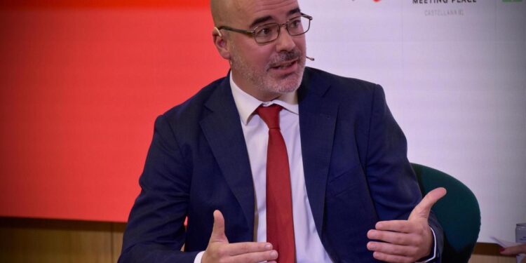 El delegado del Gobierno amenaza con los tribunales si el Gobierno de Ayuso se niega a colocar la placa de memoria en Sol