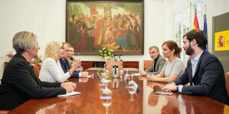 El Gobierno amenaza con llevar a la Junta a los tribunales tras su reunión con Amama por la crisis de los cribados