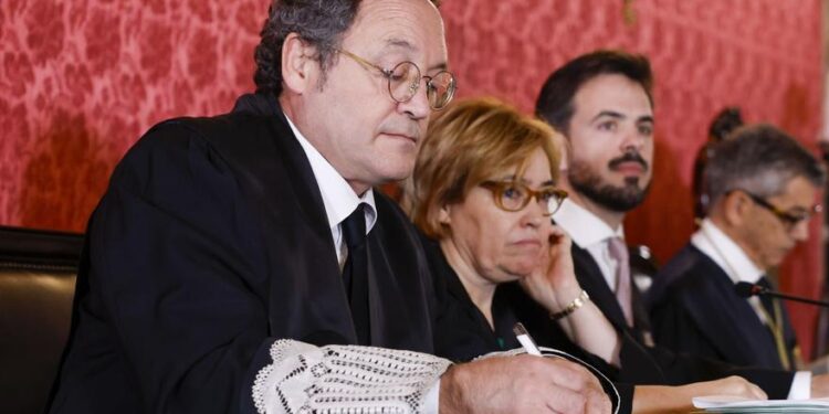 El fiscal general niega ante el Supremo ser ‘responsable’ de los delitos de los que está acusado