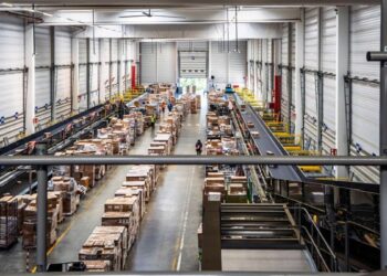 En las entrañas (y operativa) del ‘km. 0’ por el que pasarán un millón de paquetes al día entre el Black Friday y Navidad